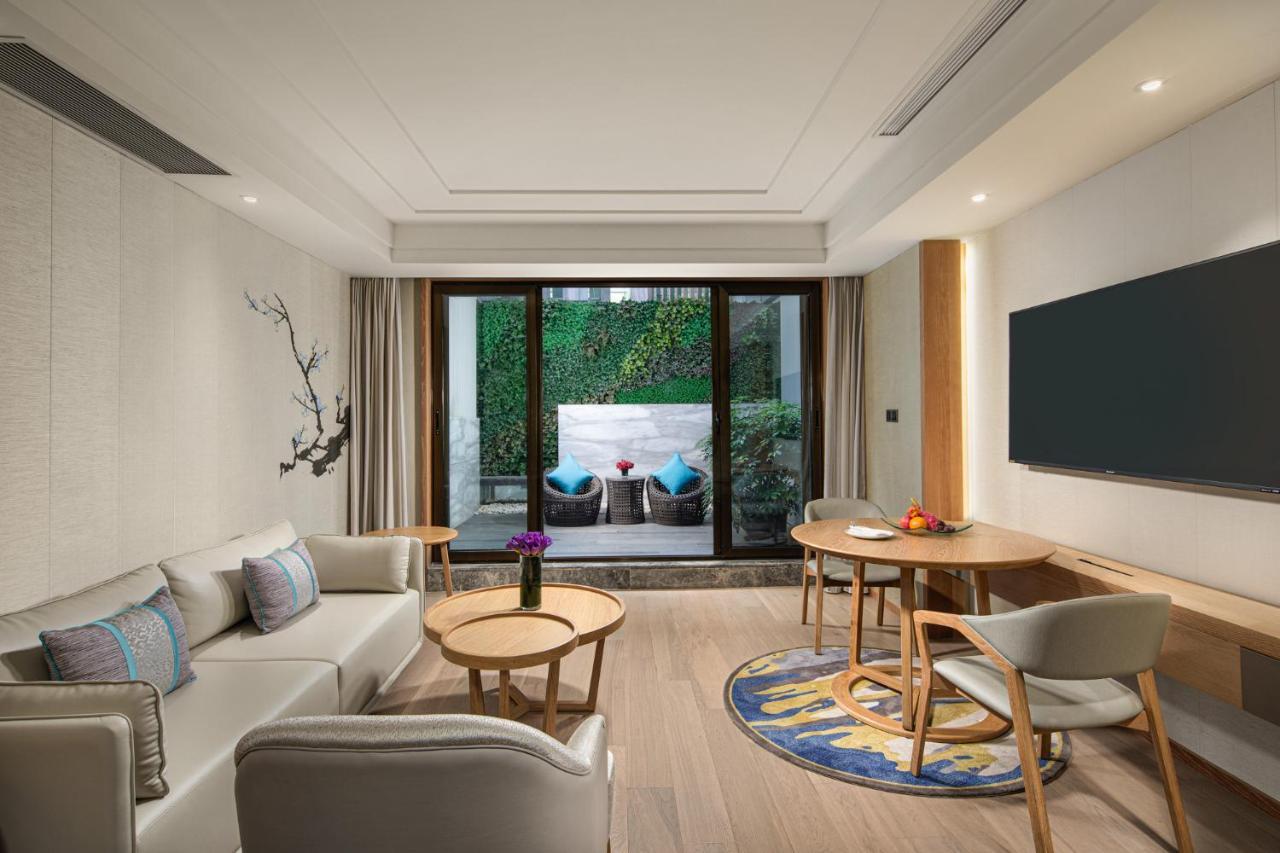 Crowne Plaza Shanghai Nanjing Road By Ihg Exteriér fotografie A suite at the hotel