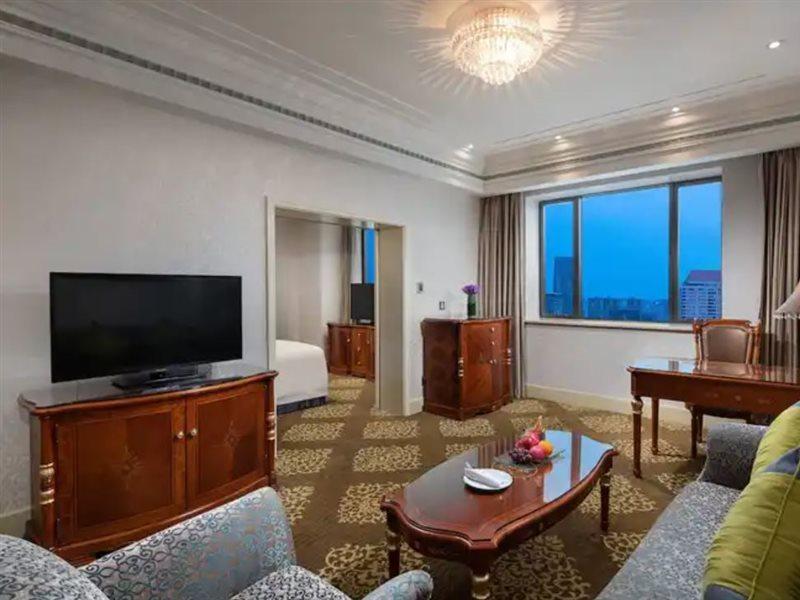Crowne Plaza Shanghai Nanjing Road By Ihg Exteriér fotografie A suite at the hotel