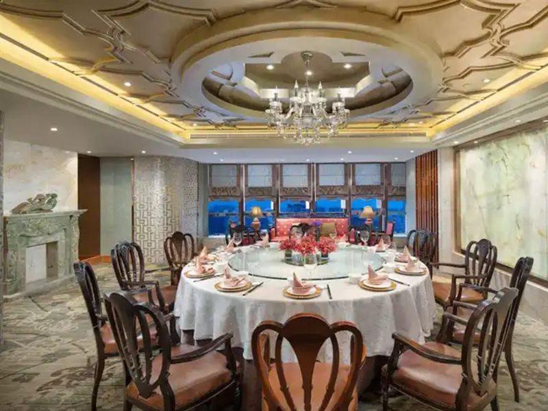 Crowne Plaza Shanghai Nanjing Road By Ihg Exteriér fotografie A private dining room at the restaurant