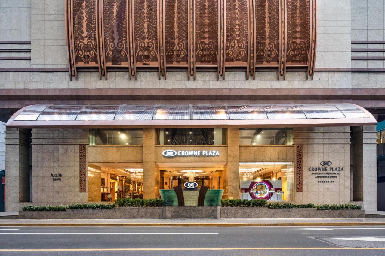 Crowne Plaza Shanghai Nanjing Road By Ihg Exteriér fotografie The entrance of the hotel